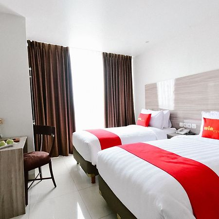 Win Grand Hotel Bekasi Buitenkant foto